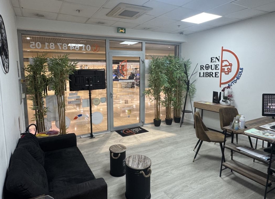 AUTO ECOLE EN ROUE LIBRE - Photo 3