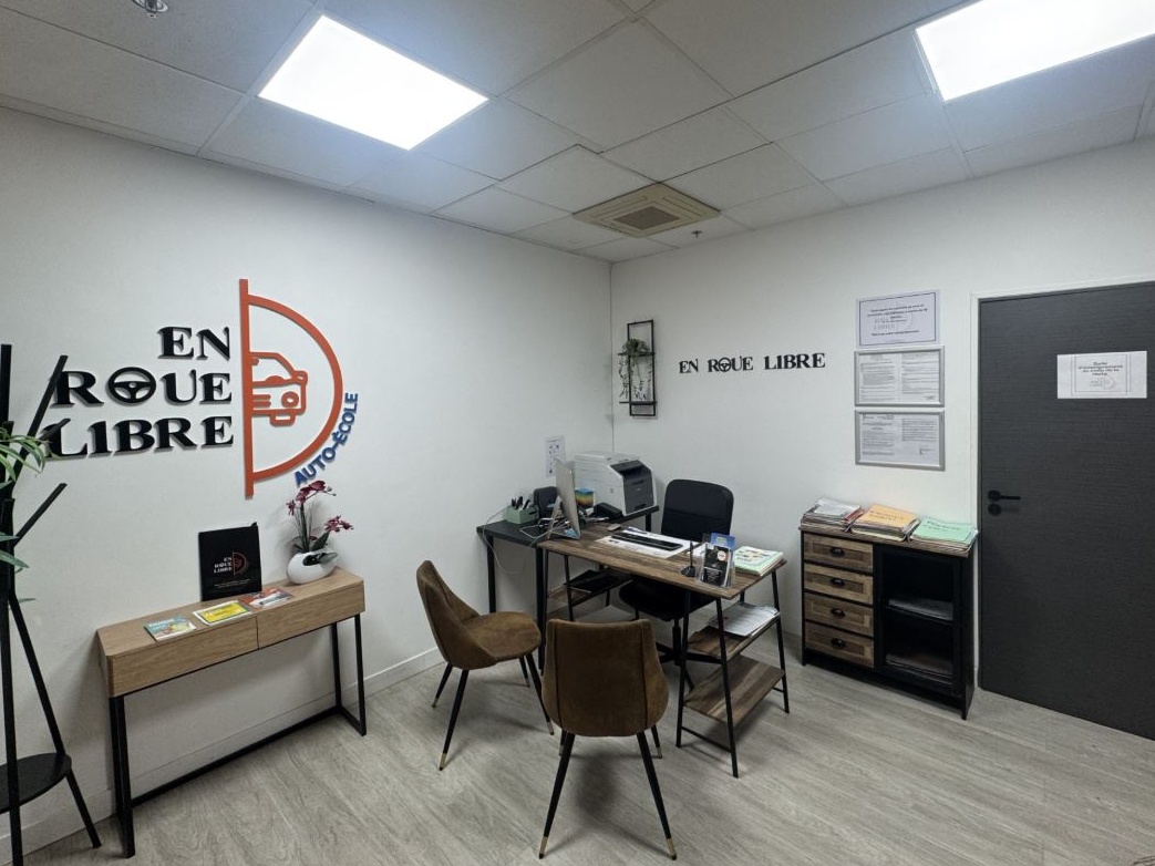 AUTO ECOLE EN ROUE LIBRE - Photo 4