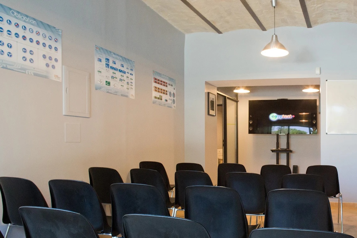 Auto Ecole de la Comedie - LUNEL - Photo 3