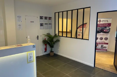 INRI’S LA COURNEUVE - Photo 3